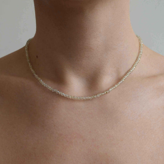 Naszyjnik z zielonym prehnitem