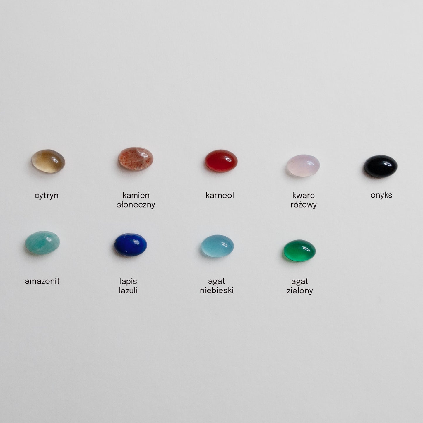 Obrączka srebrna z owalnym kamieniem