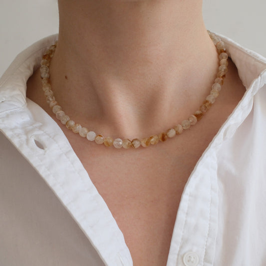 naszyjnik z żółtym cytrynem