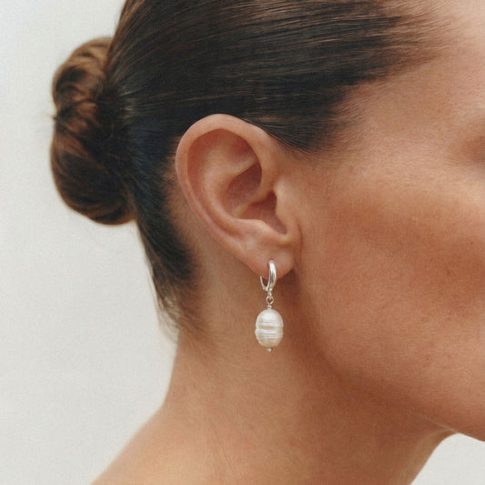 Wiszące kolczyki z perłą