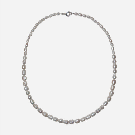 Naszyjnik z delikatną perełką