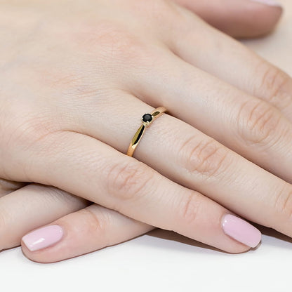 Złoty pierścionek czarnym diamentem 0,12 ct