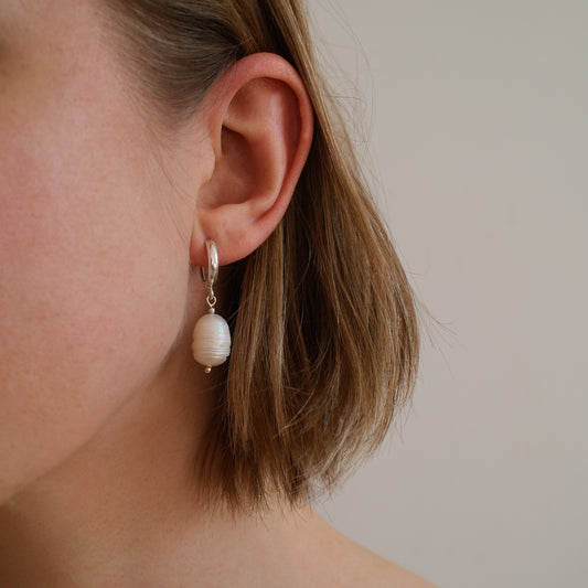 Srebrne kolczyki z perłą