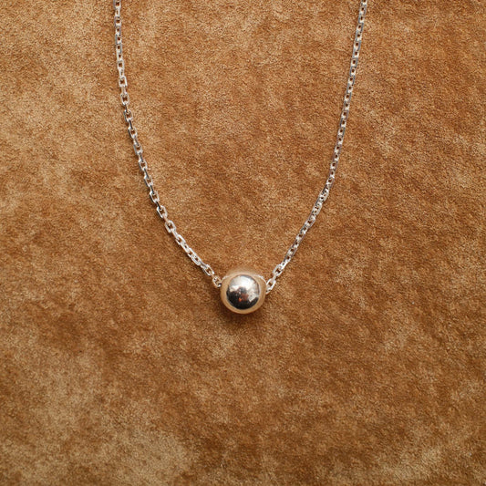 Srebrny naszyjnik z kulką