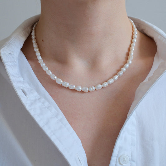 Naszyjnik z delikatną perełką