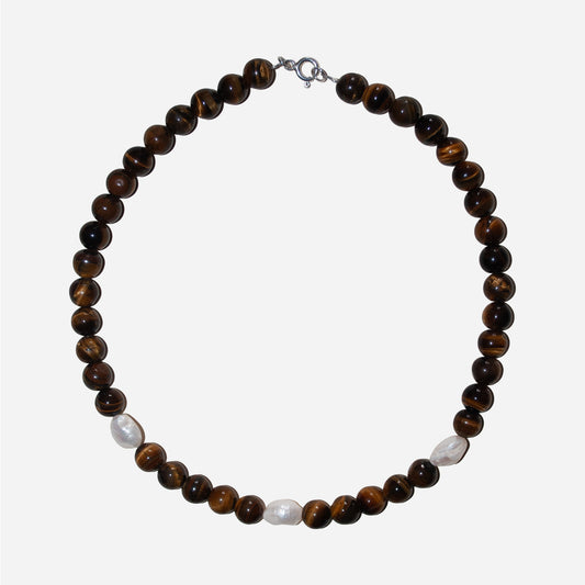 naszyjnik z brązowymi kamieniami i nieregularną perłą