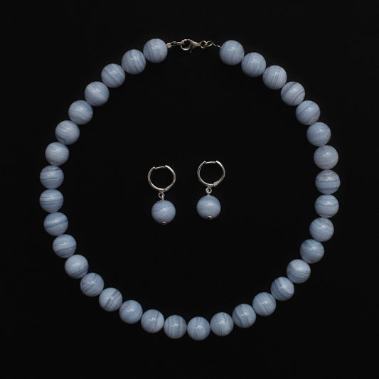 Srebrne kolczyki z niebieskim agatem