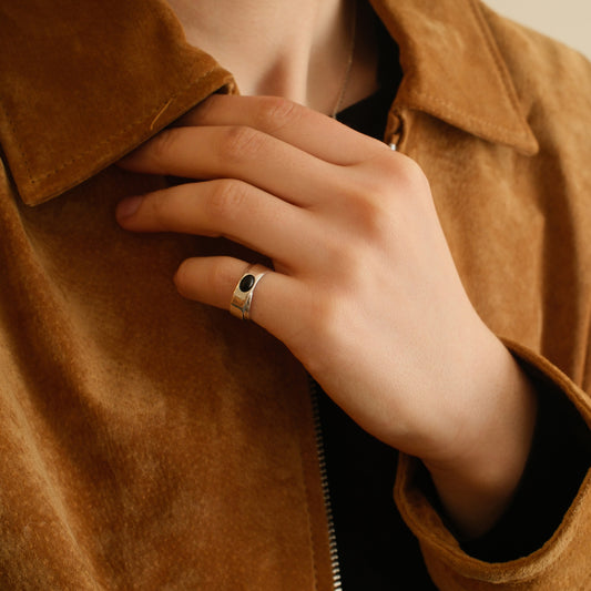 Obrączka srebrna z owalnym kamieniem