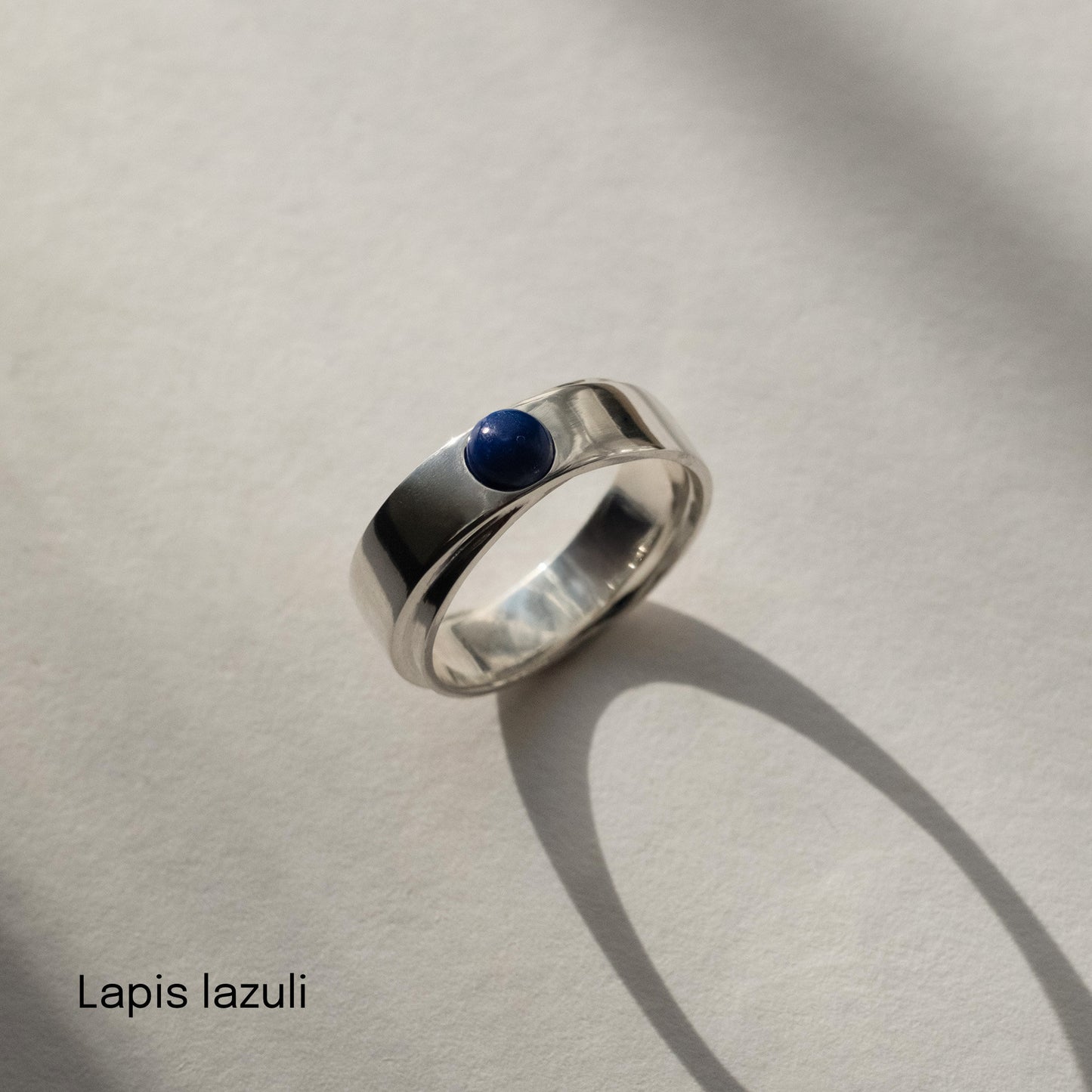 Obrączka srebrna z okrągłym kamieniem