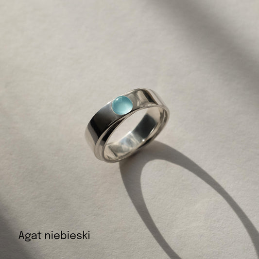 Srebrna obrączka z okrągłym kamieniem