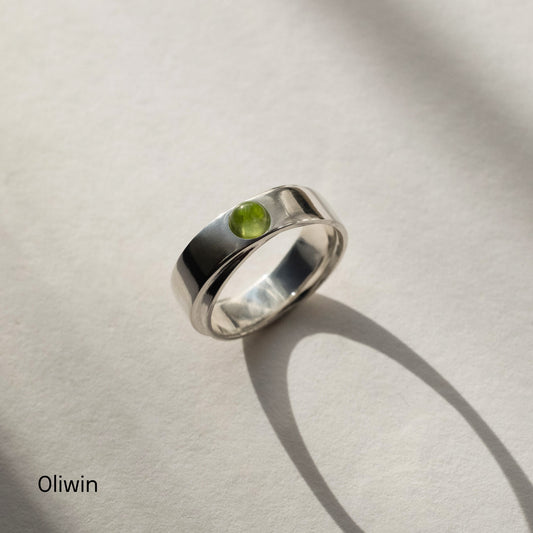 Srebrna obrączka z okrągłym kamieniem