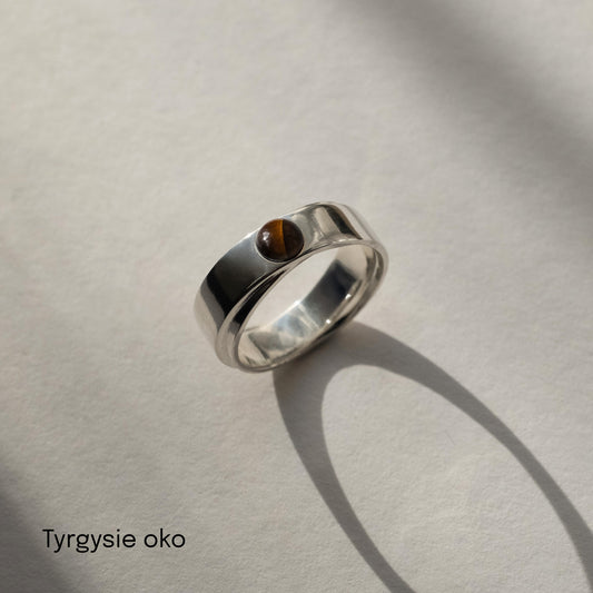 Srebrna obrączka z okrągłym kamieniem